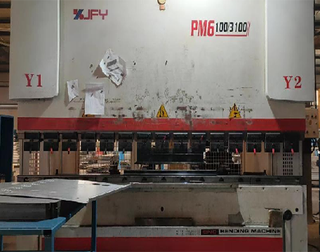 常規(guī)型折彎機